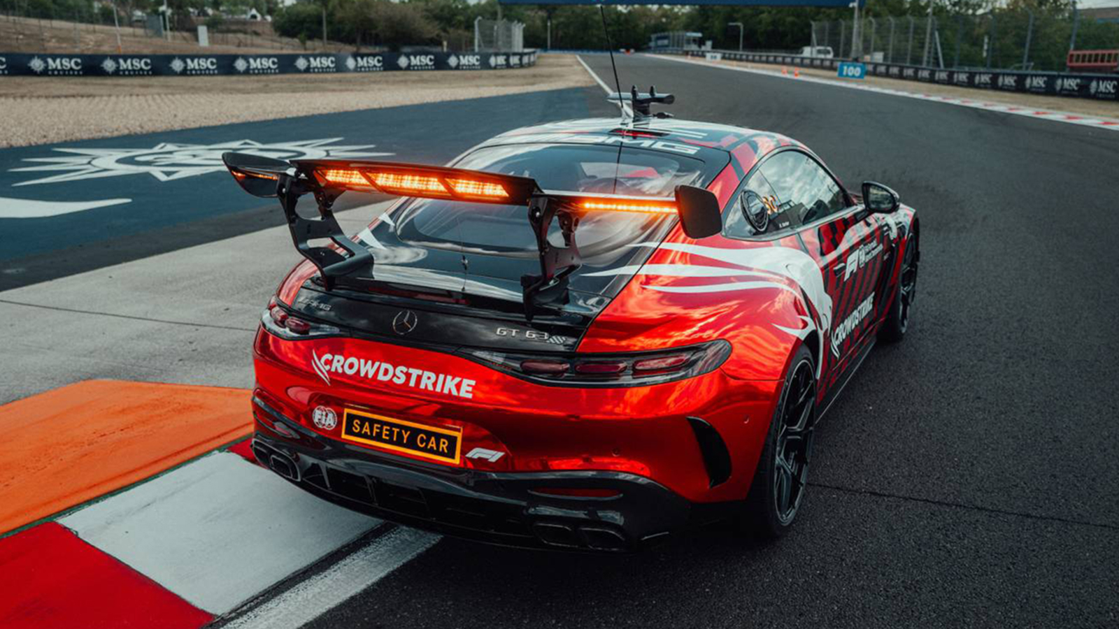 Ο κινητήρας V8 biturbo 4,0 λίτρων αποδίδει 612 ίππους και μέγιστη ροπή 850 Nm.